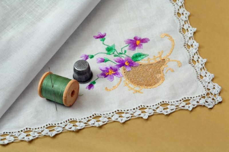 ステキなシルクの刺繍ハンカチ