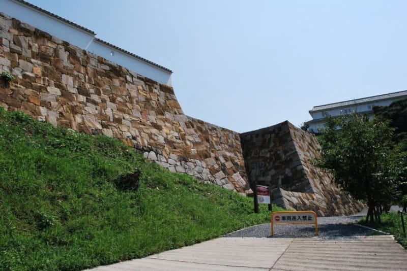 本渡の戦いの結果、富岡城の軍はどうなった?