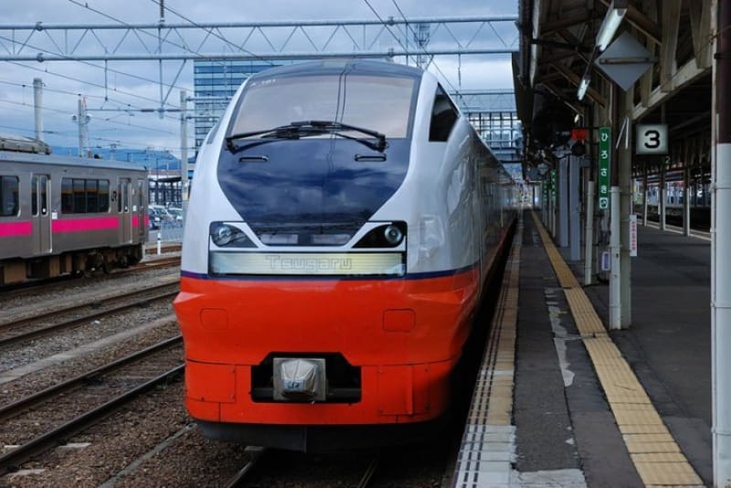 弘前の主要観光地へのアクセス手段は?