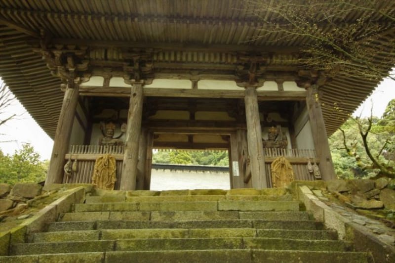 96531:戦火をくぐり抜けた超一級の中世建築「瑠璃殿」「三重塔」