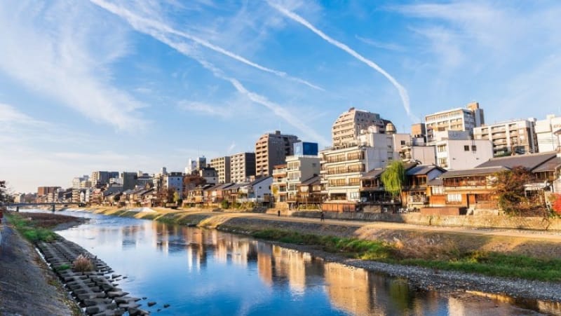 護岸工事で鴨川の幅は狭められた?