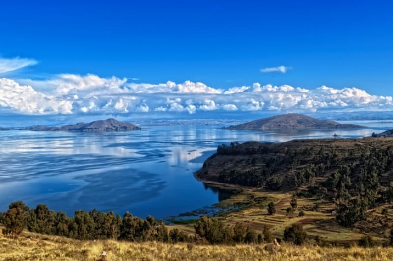 どこまでも続く壮大な湖・チチカカ湖