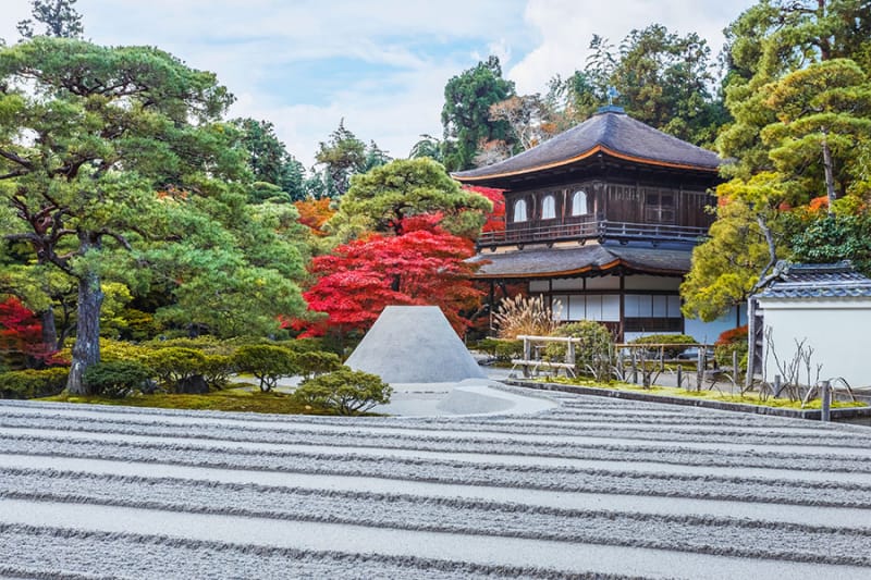 京都の銀閣寺が美しすぎる！銀色じゃないのに銀閣寺と呼ばれる理由 