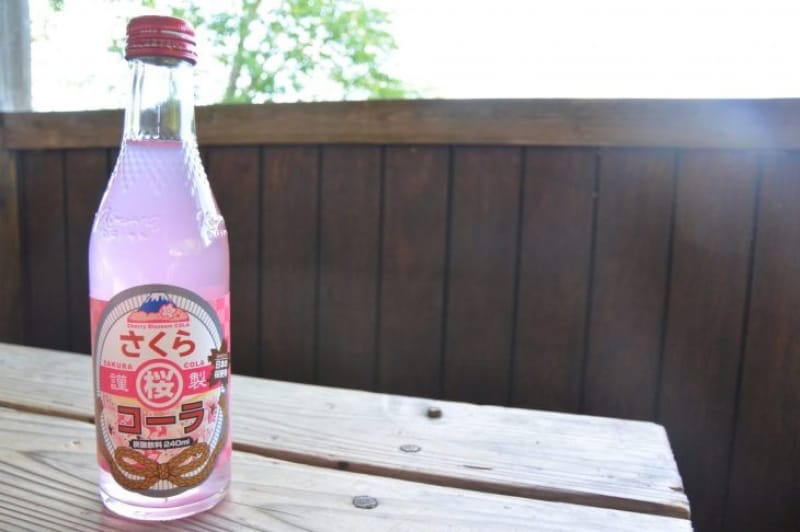 100429:吉野のご当地サイダー「さくらコーラ」のお味は…?