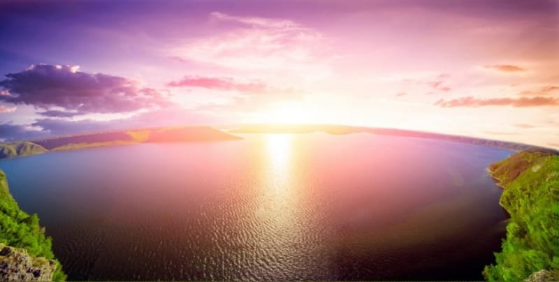 1日の終りを告げる太陽と世界