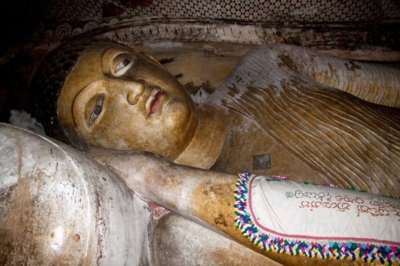 昔の人凄い…！スリランカの世界遺産「ダンブッラの黄金寺院」 | tabiyori どんな時も旅日和に