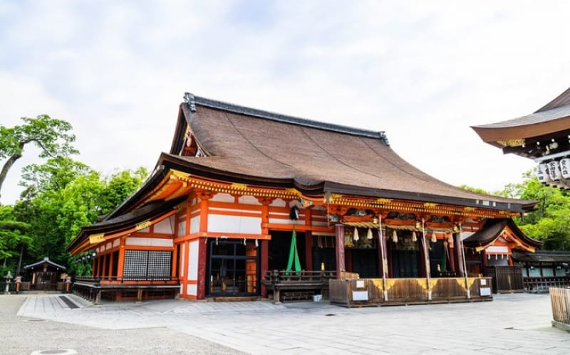西楼門・本殿・舞殿