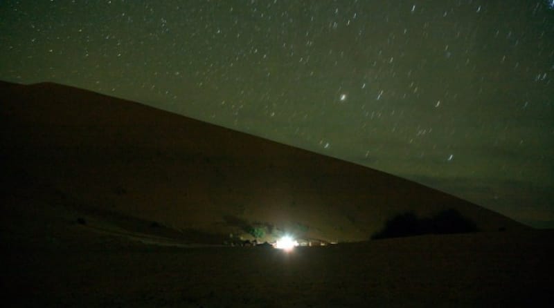 寝転がったら掴めそうな星空
