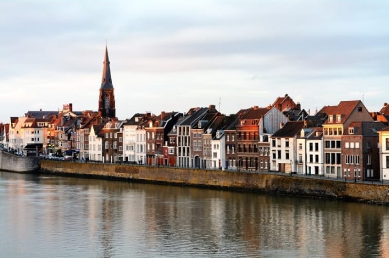 オランダ最古の都市