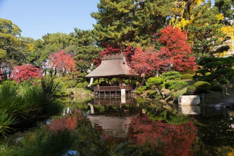 駅そばの名園・縮景園