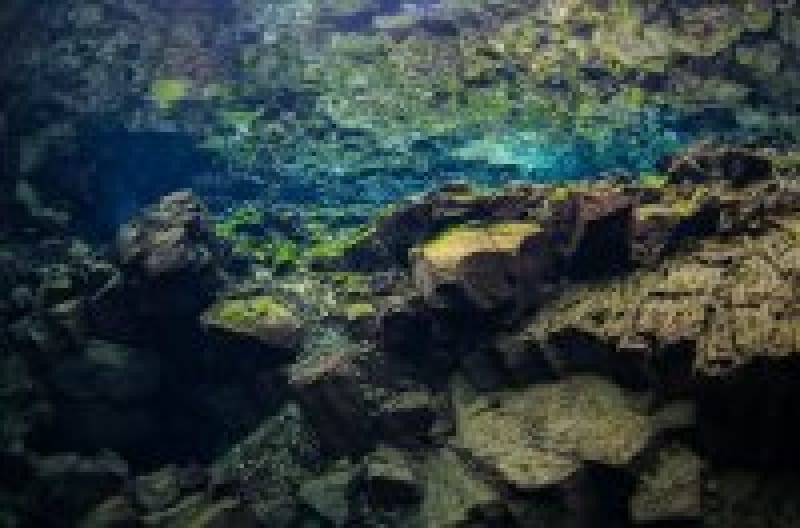 美しすぎるダイビングスポット『シルフラ』。世界中のダイバーを虜にするアイスランドの湖 | wondertrip