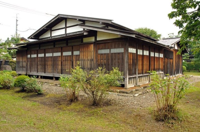 弘前の武家屋敷をご覧あれ「仲町伝統的建造物群保存地区」