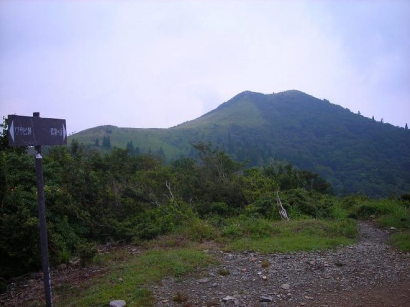 武奈ヶ岳は1000m級山が屏風のように並ぶ比良山系の最高峰 Tabiyori どんな時も旅日和に 武奈ヶ岳は1000m級山が屏風のように並ぶ比良山系の最高峰 Tabiyori どんな時も旅日和に