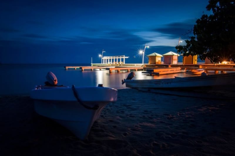 夜の浜辺