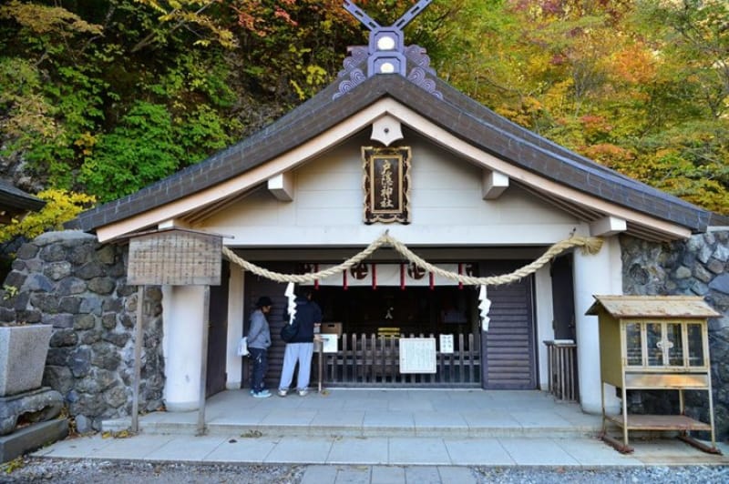 神話の里の紅葉・戸隠神社