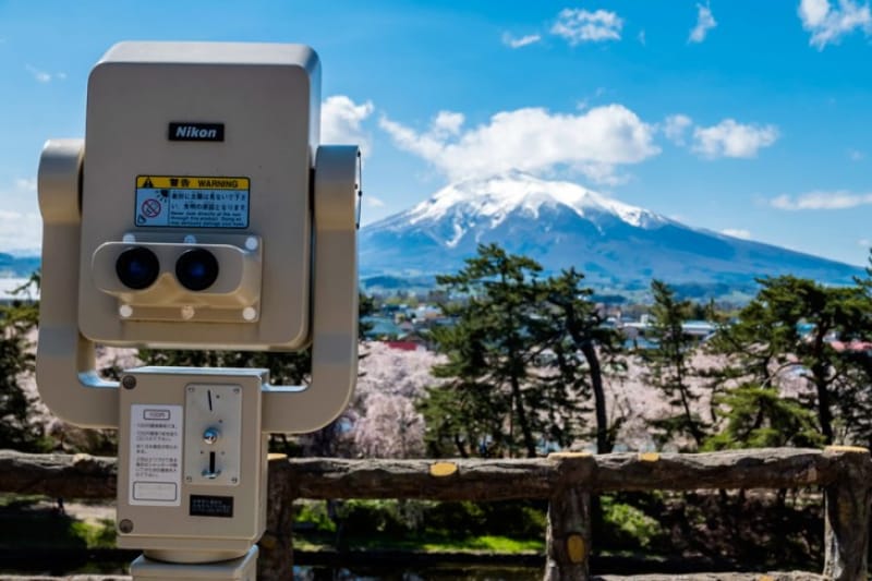 弘前公園から臨む岩木山