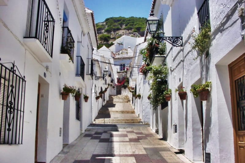 蒼い空と白い街並が織りなす絶景 アンダルシアの白い宝石 ミハス Tabiyori どんな時も旅日和に