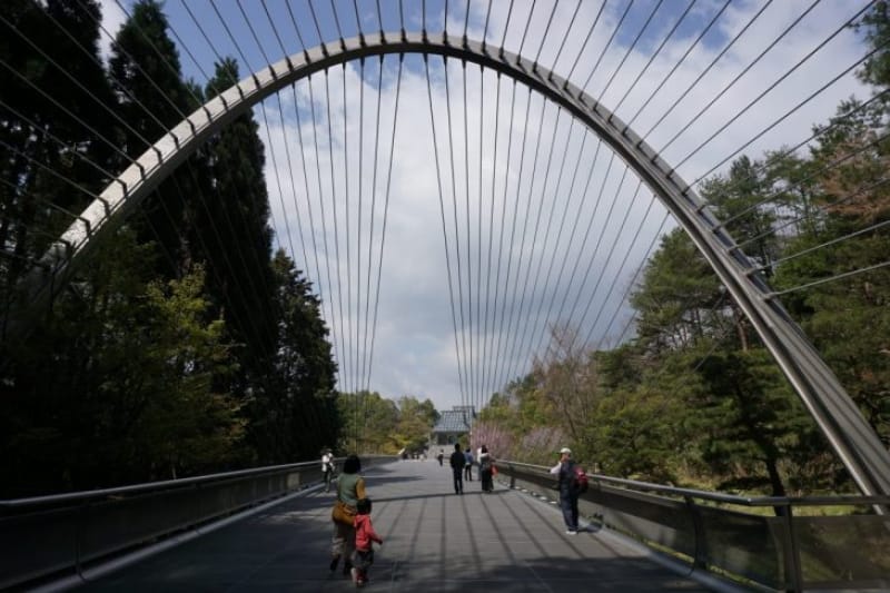 97231:トンネルの先には吊り橋と美術館が