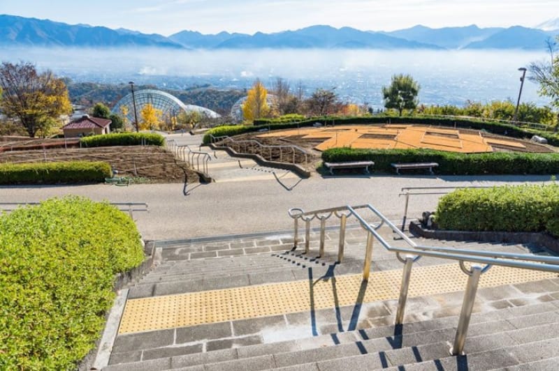目でも舌でも楽しめる絶景・笛吹川フルーツ公園