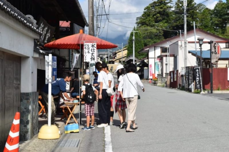 100972:1-2 まずは入口で、整理券をGETしよう。