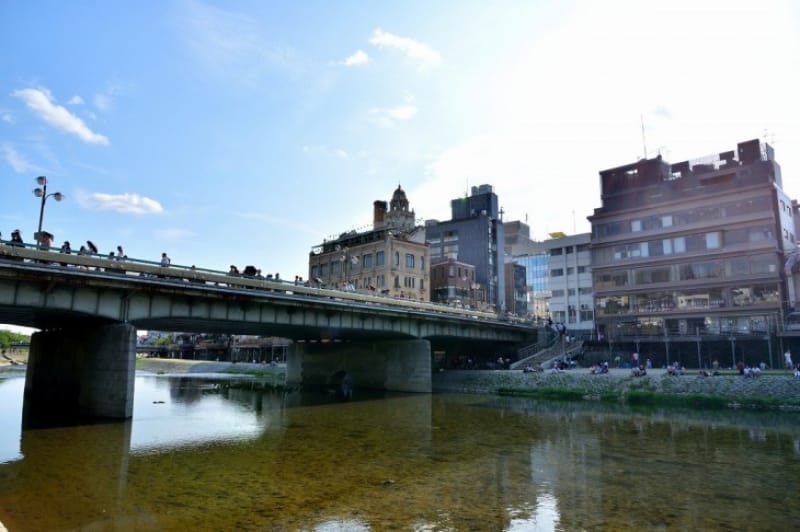 四条大橋は八坂神社のための橋?