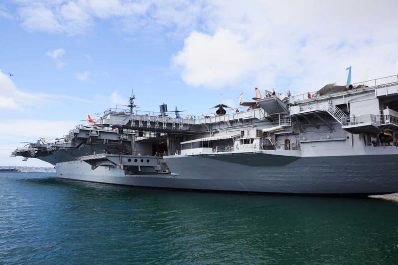 多数の飛行機に男心躍る:USSミッドウェイ博物館