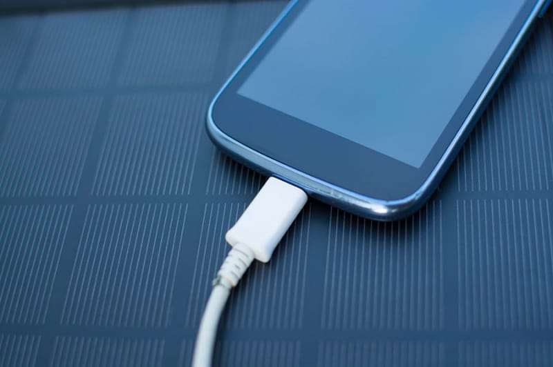 これがないと充電ができない!海外用変圧器・変換プラグ